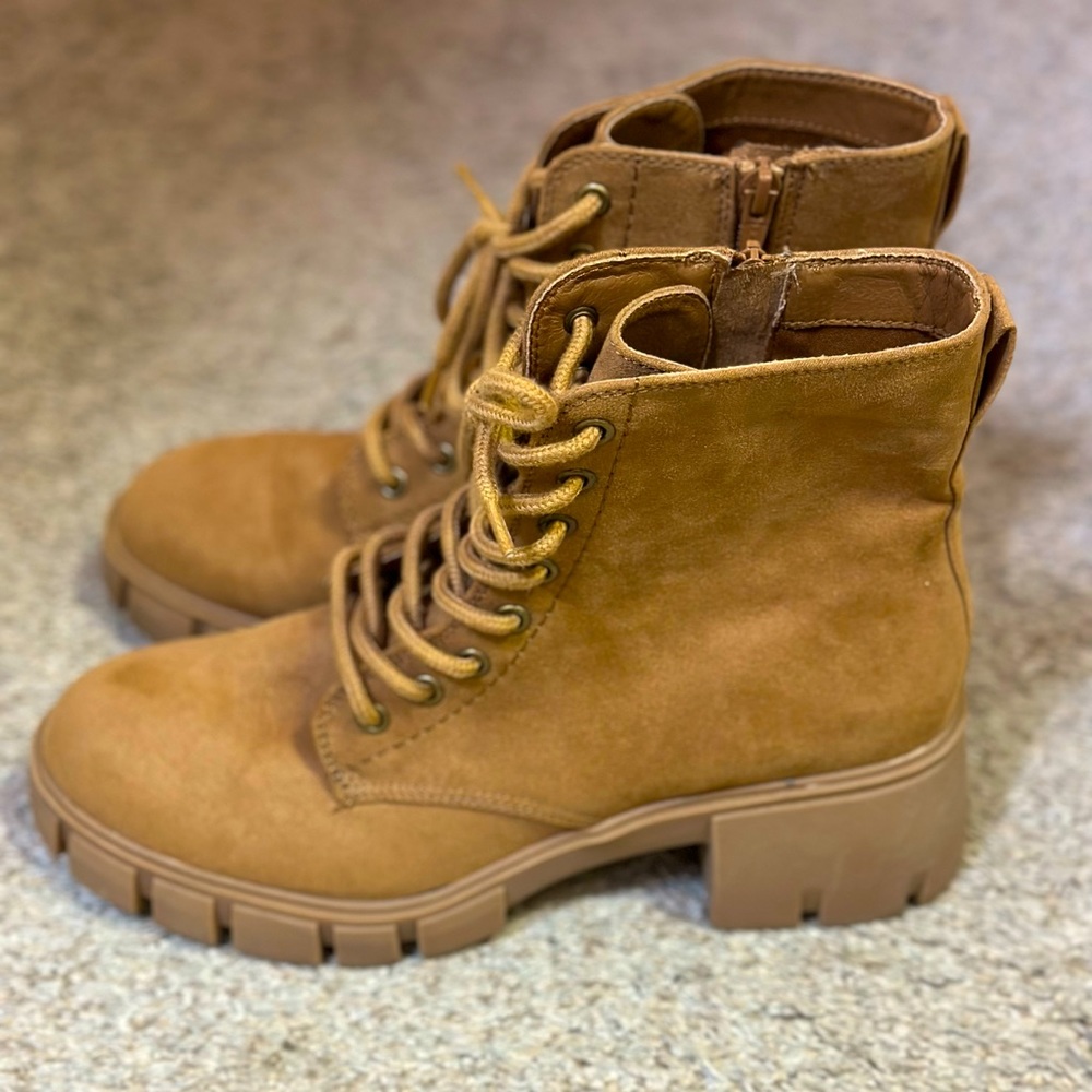 Universal Thread Size 9.5 Combat Boots
